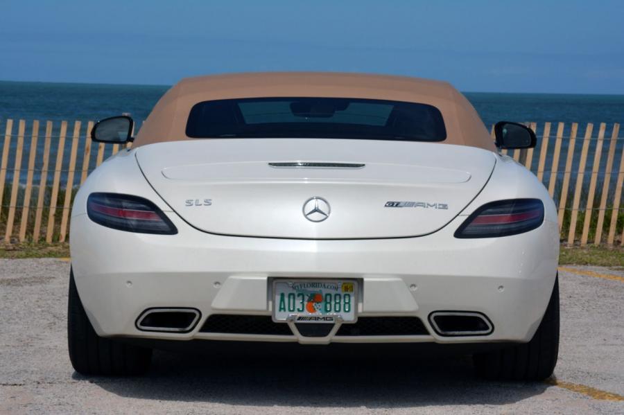  Mercedes-Benz SLS AMG GT Roadster 2013 года  (фото 32 из 37)